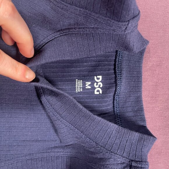 DSG Navy Ribbed tank top -  size Medium - Picture 2 of 3